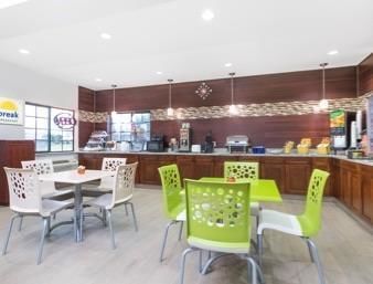 Days Inn & Suites By Wyndham Madisonville Eksteriør bilde