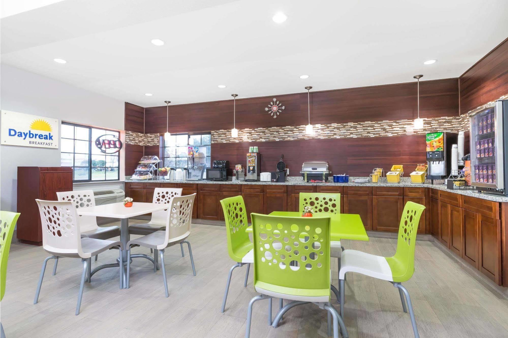 Days Inn & Suites By Wyndham Madisonville Eksteriør bilde
